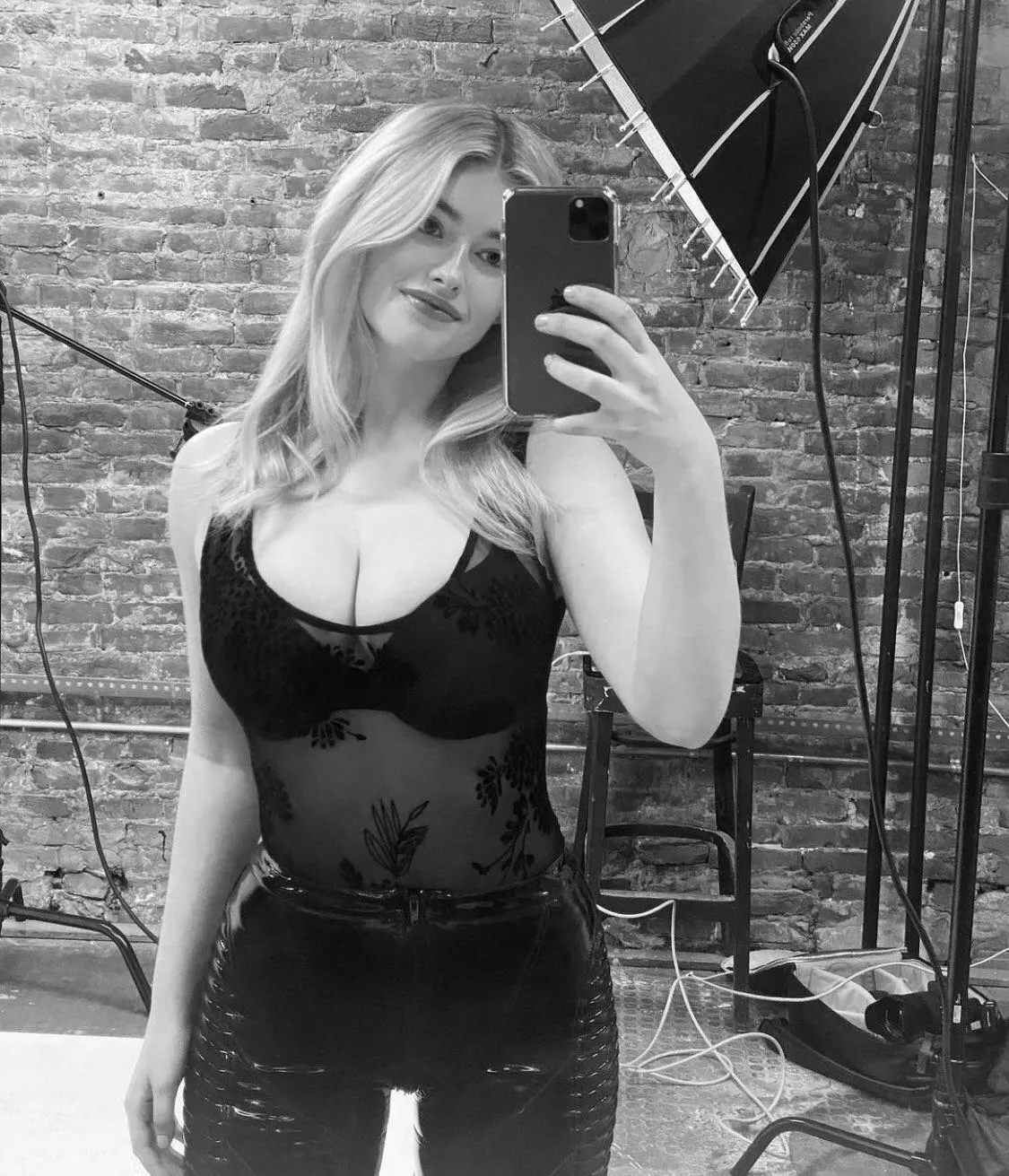 Mesmerizing posted by weezyouttahere13