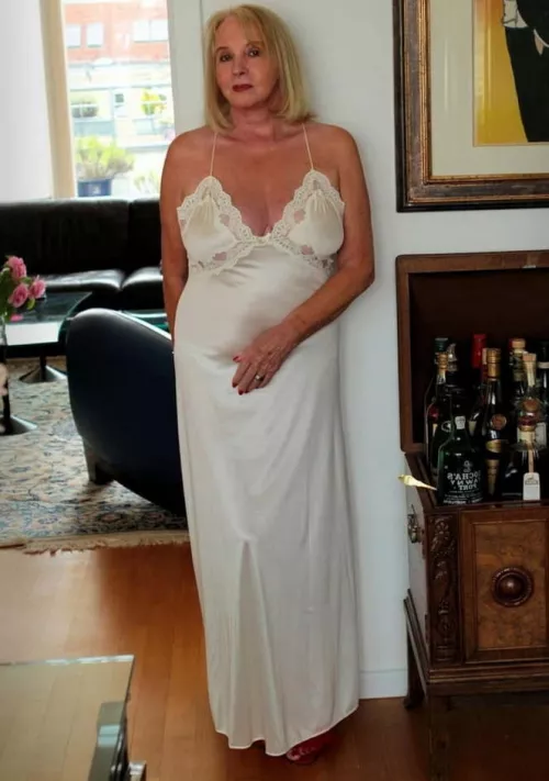 Mesmerizing maturity by bustingbubble