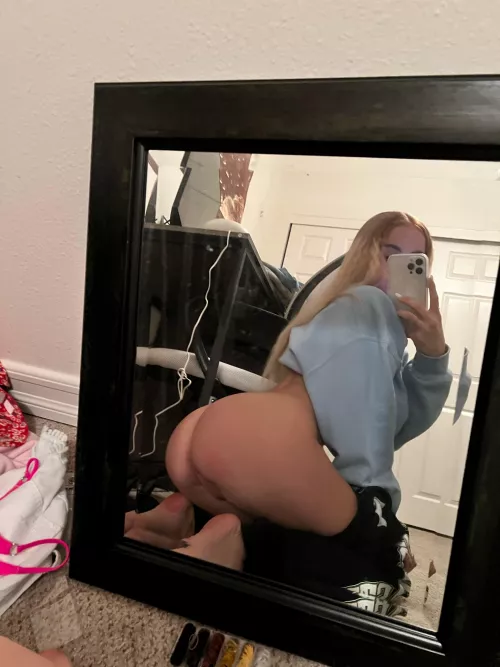 message me i’m bored :( by aubreyluvsss