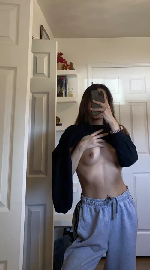 Mexican small titties🤒 by sofia_444