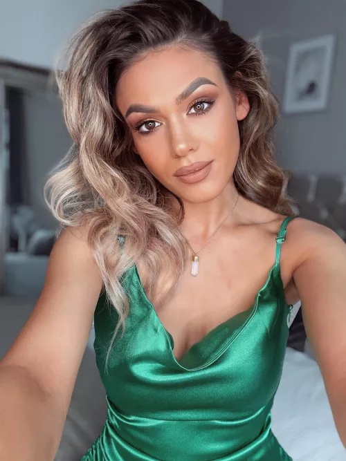 Mexican x Irish ☘️ loving the green by KikiSantana20