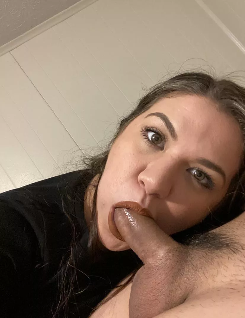 Mexicana with pretty eyes posted by stolenones