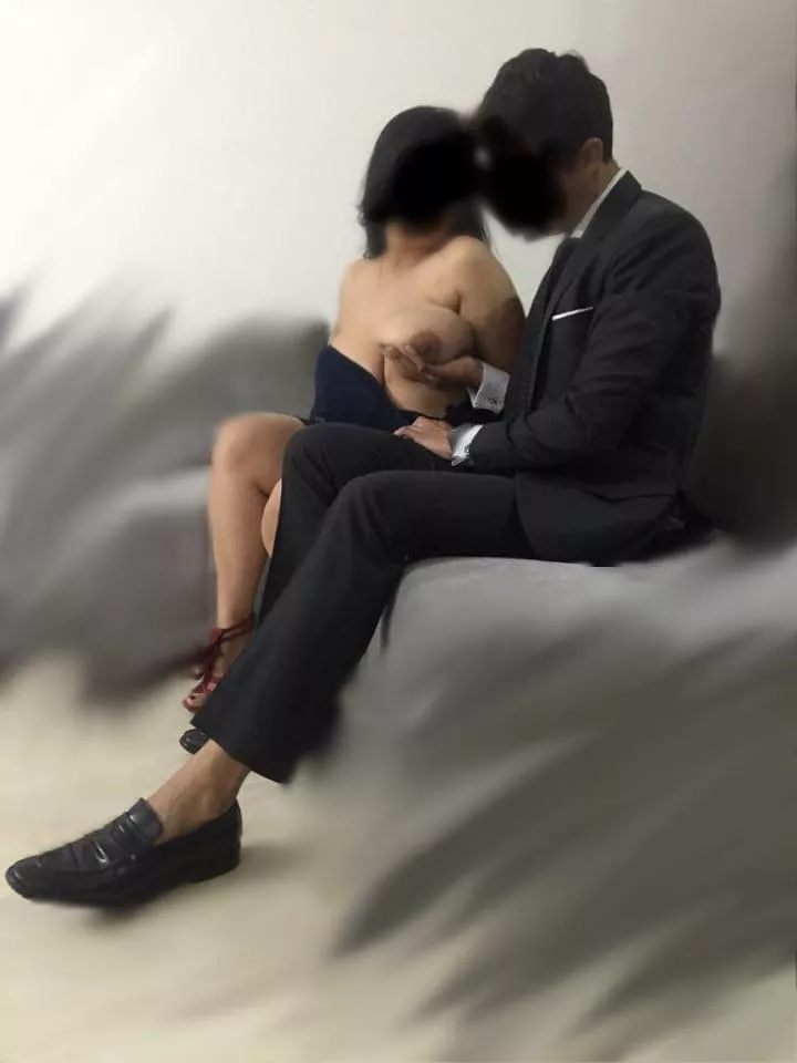 [M][F] A smart businessman always examines the wares before making an offer posted by Pairoftheotherkind