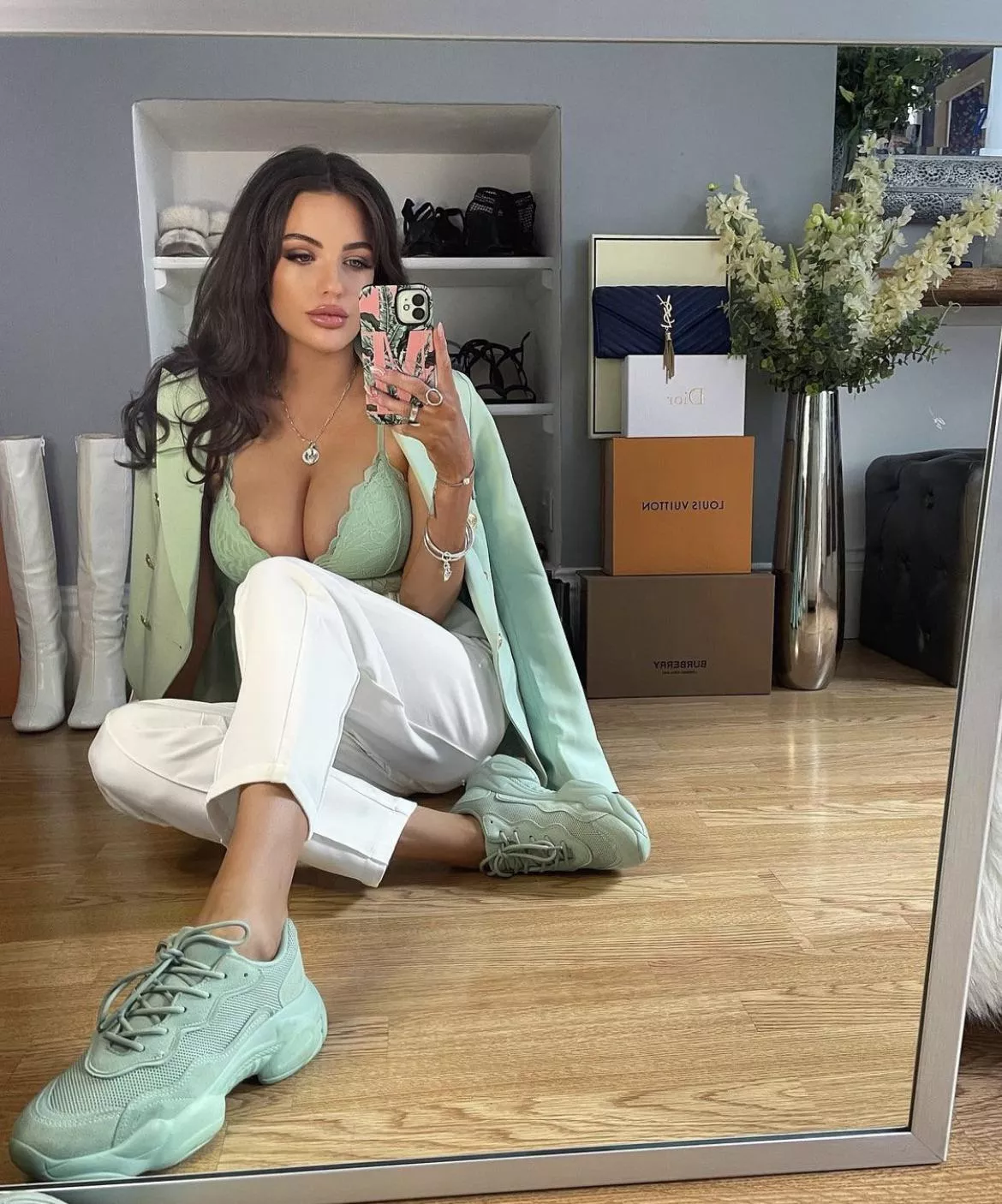 Mia posted by Healthy_Throat_9251