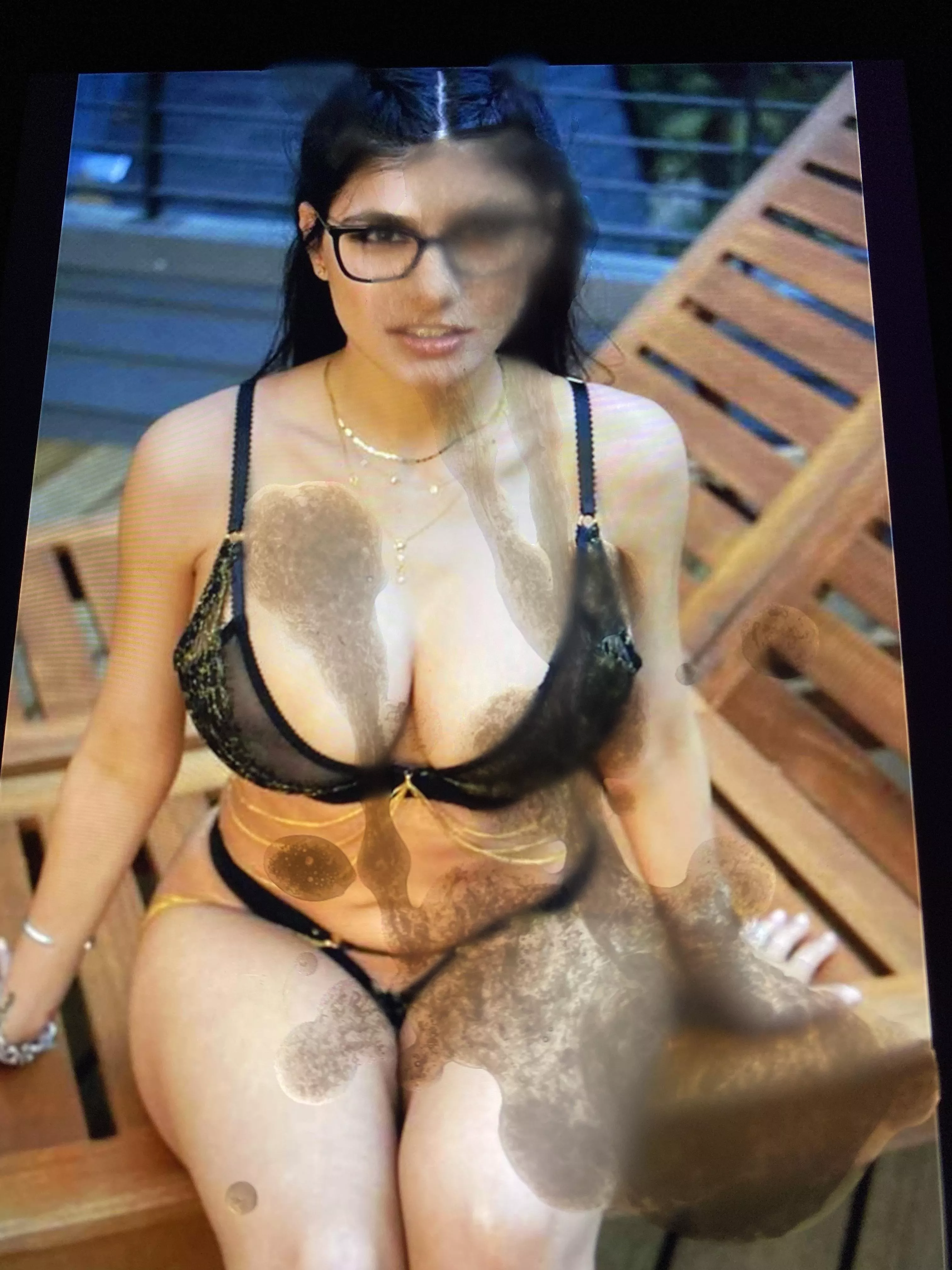 Mia💦💦 posted by therealJmac09