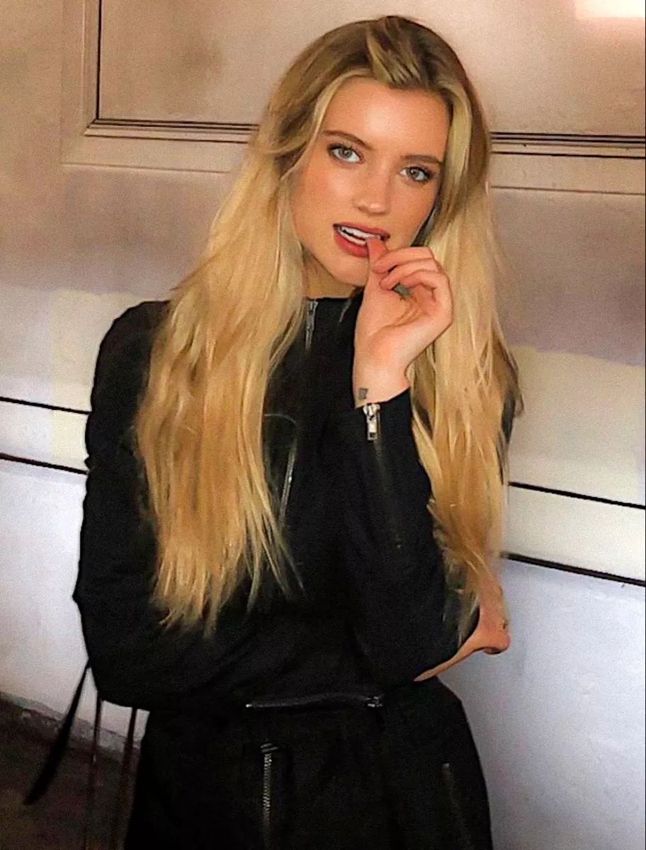 Mia Healey posted by BlisterBox