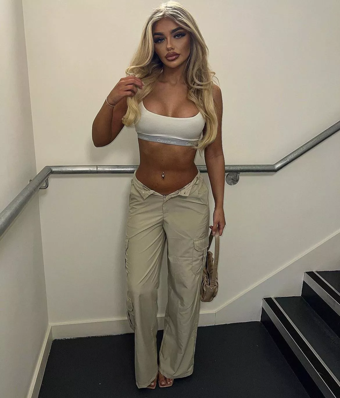 Mia posted by osisieneb