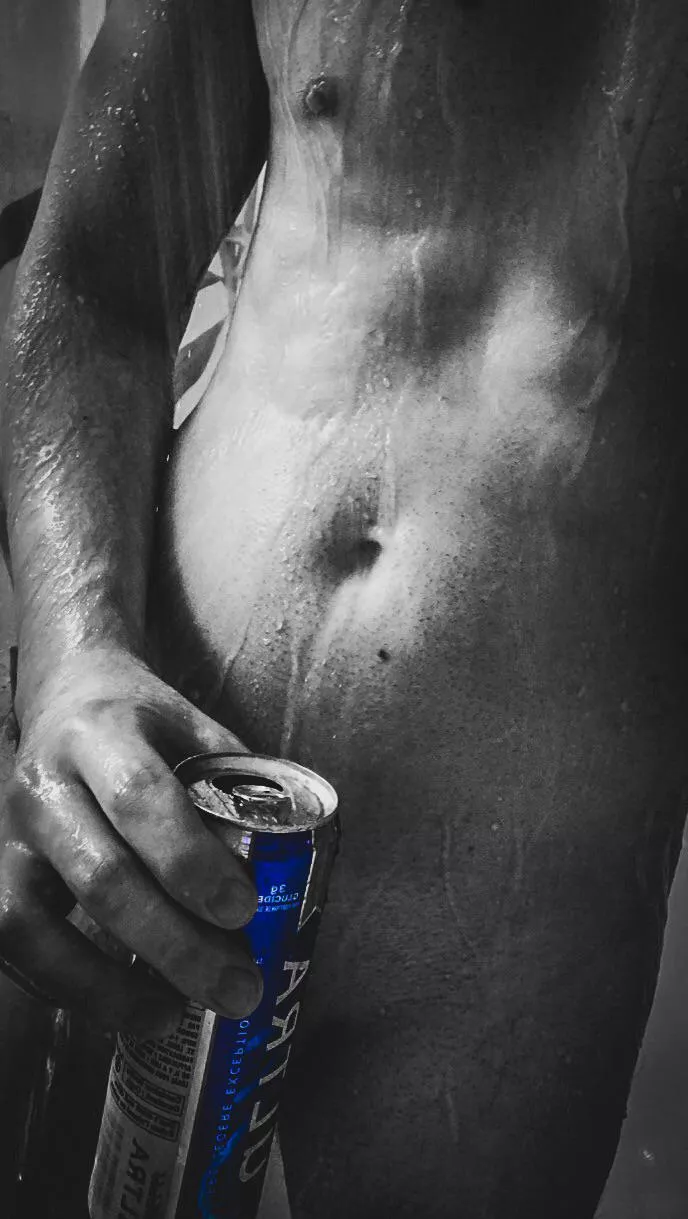 (M)ichelob tastes better in the shower posted by YugeFrigginGoy