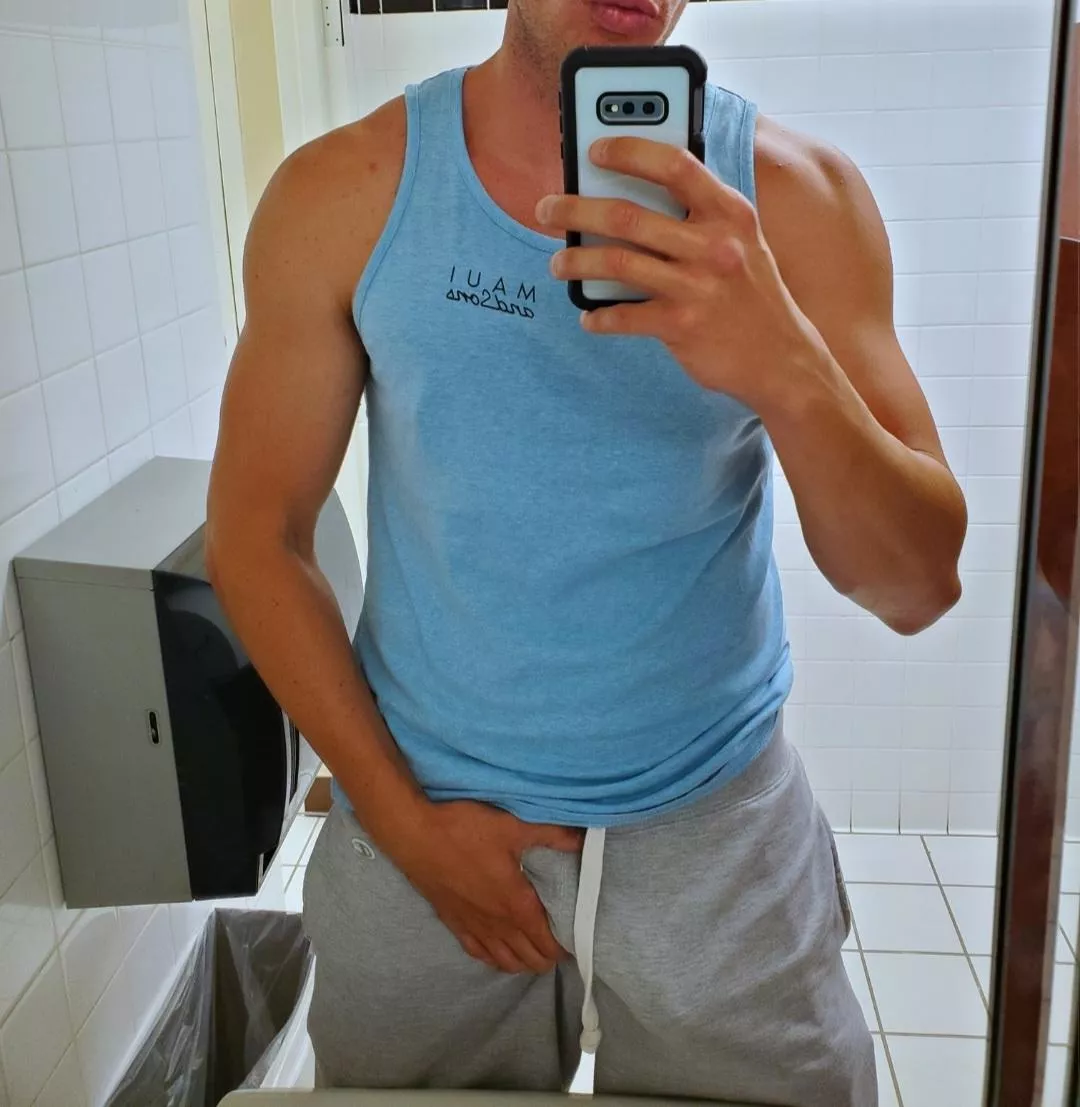 Mid workout and this happens posted by tallbeachboii