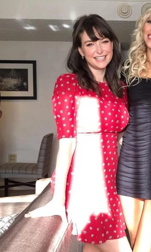 Milana Vayntrub by vakaviti