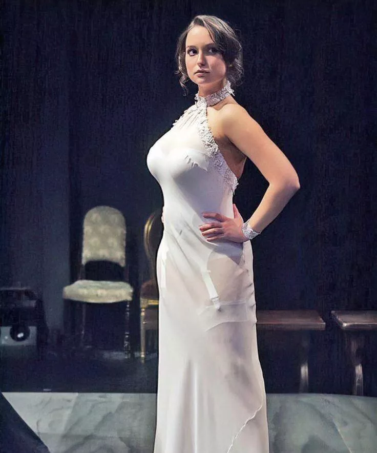 Milana Vayntrub posted by MyThrowaway5642