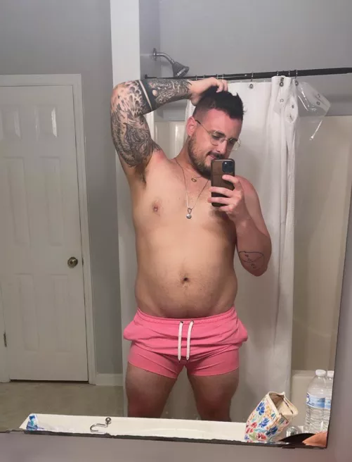 Mild sunburn and all. Learning to love my body a little more everyday 🤙 by jrthor