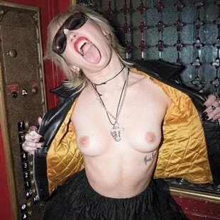 Miley Cyrus posted by No-Contribution5163