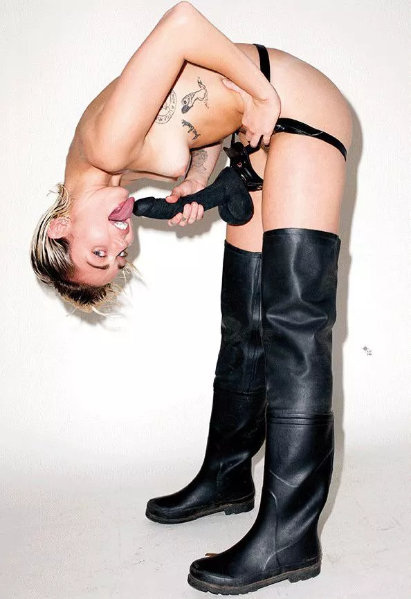 Miley Cyrus posted by Just_Spicy