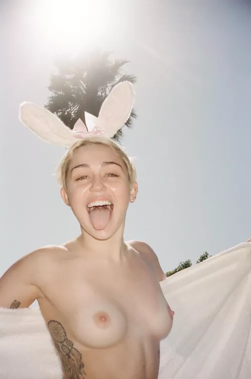 Miley Cyrus by harbibatus