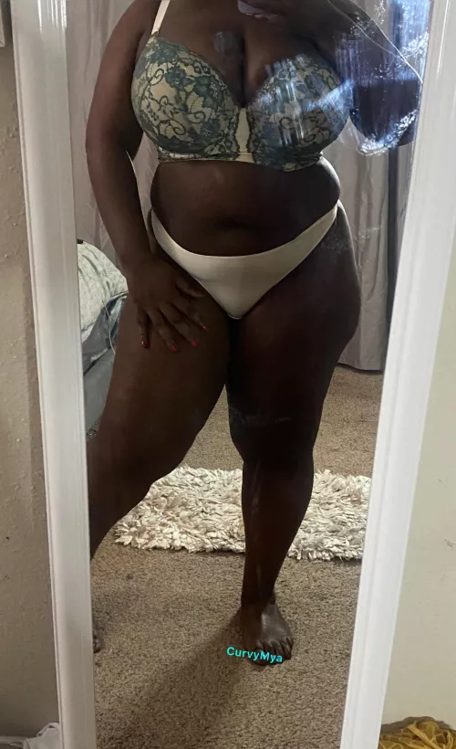 MILF Monday! Sexy chocolate MILF HERE for you baby by Curvymya