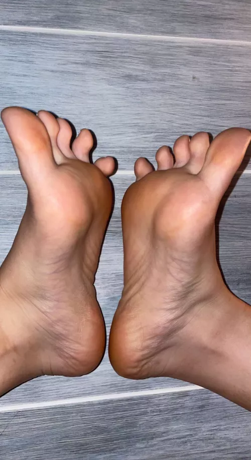 MILF with FILF 😘👣 by HerPrettyFeet420