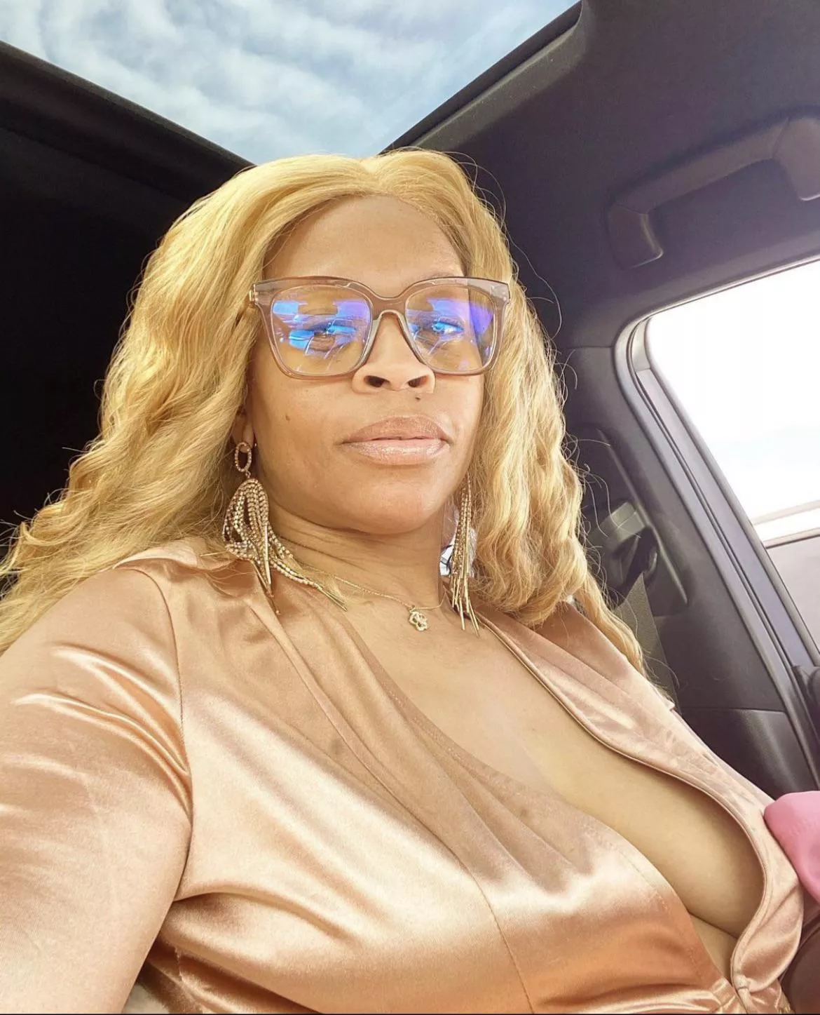 MILF 💙 posted by LevelGrouchy3297