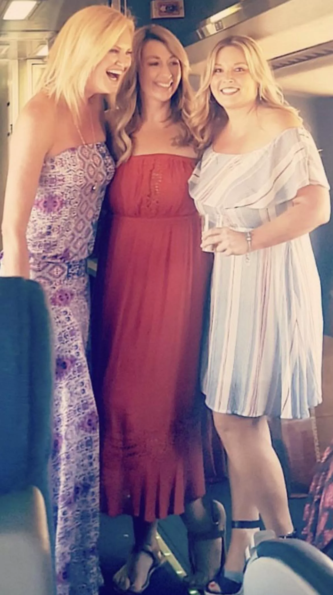 MILFs brunch posted by travelinghusband33