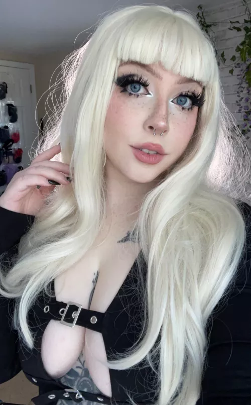 mind if i just share this selfie i felt cute in? by gothpixi