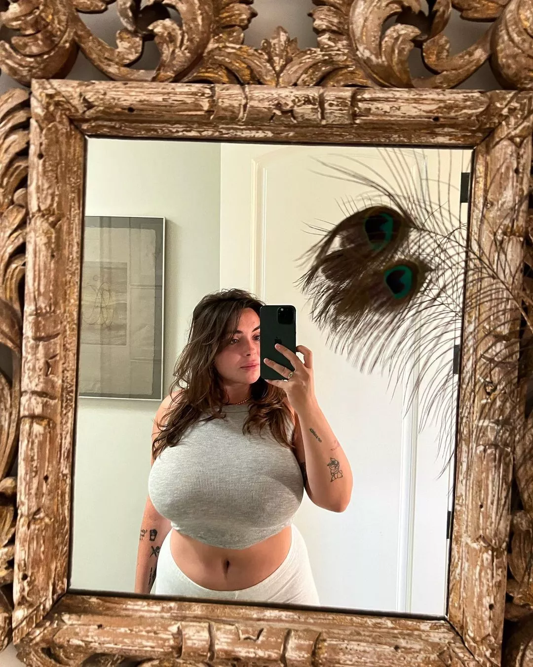 mirror 🤳 posted by JuniorBig9