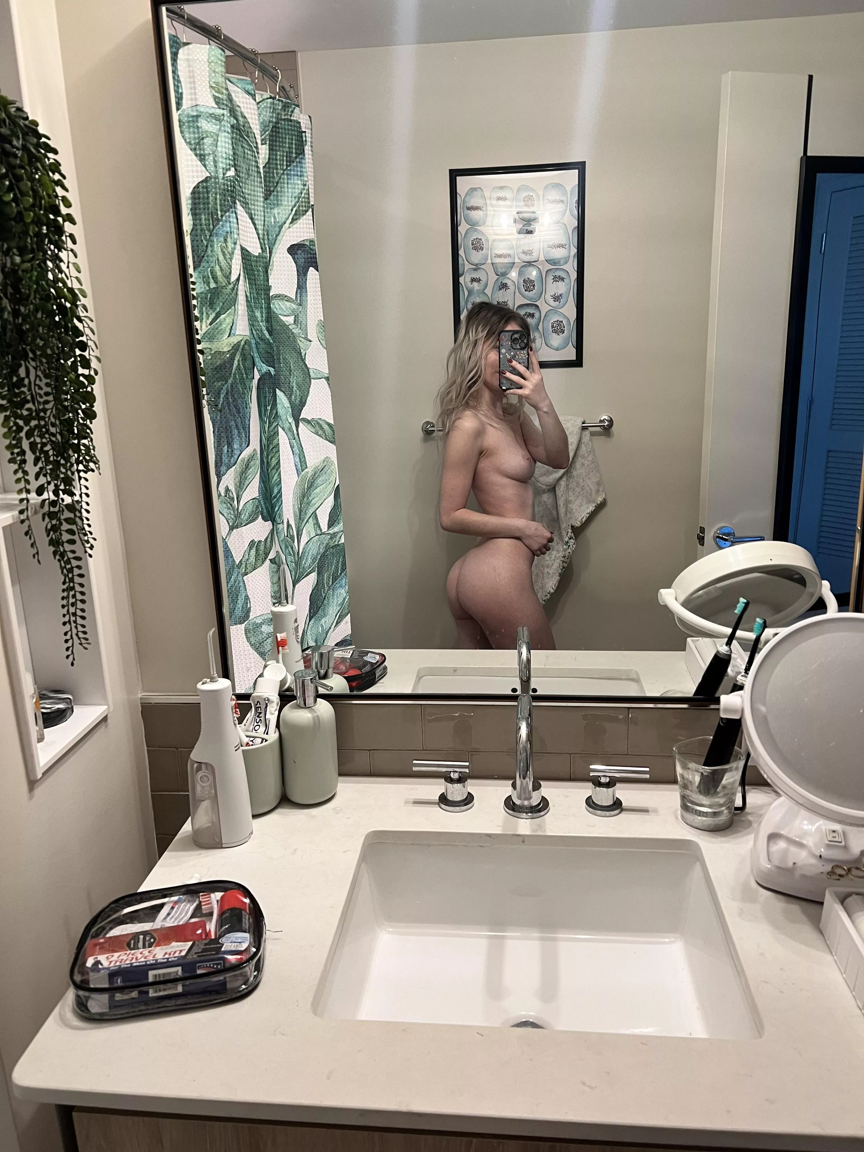 Mirror booty pics are my favorite :) posted by autumnsky02