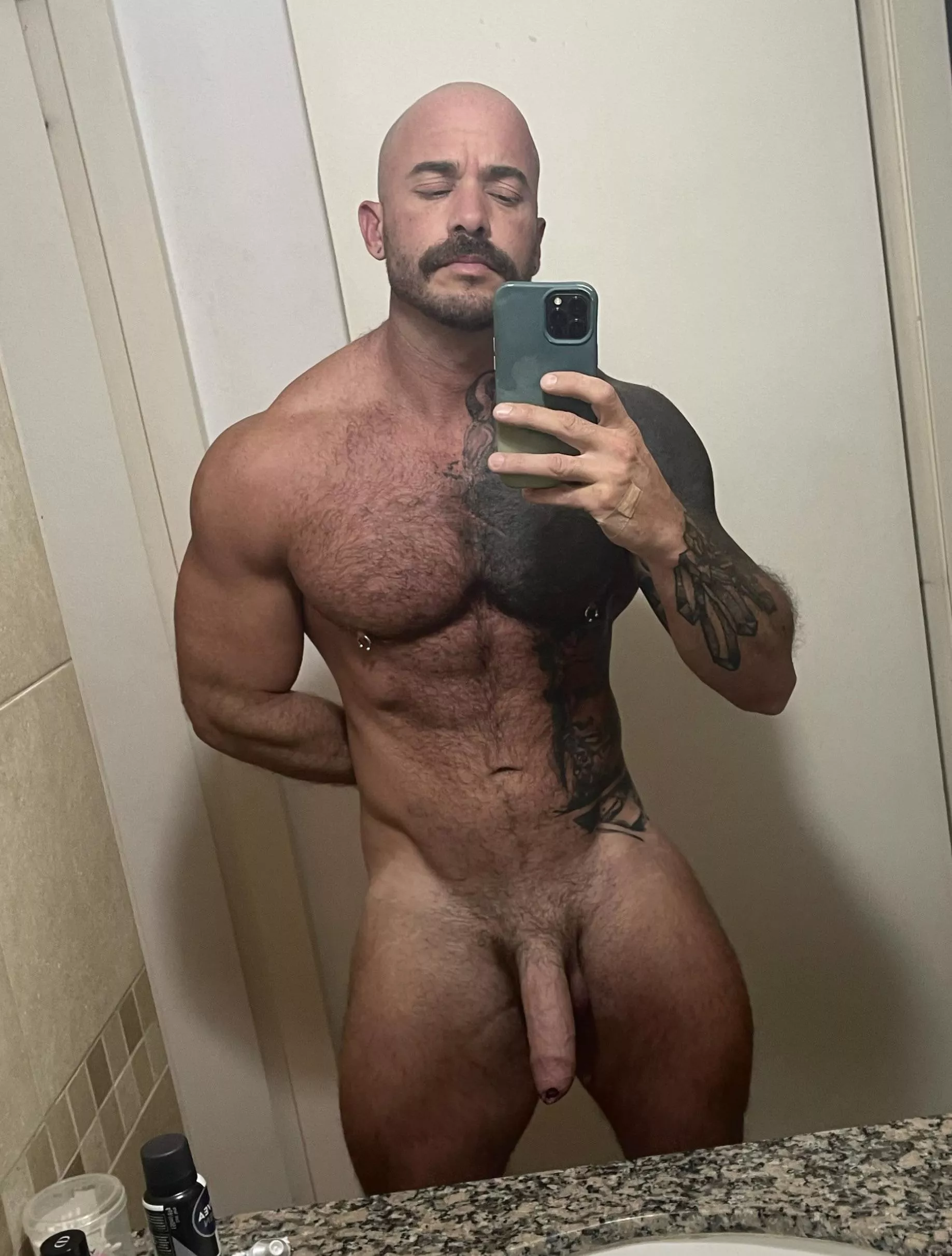 Mirror mirror 😈😈🔥 posted by LichugrossoXXX