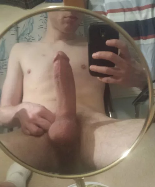 Mirror mirror on the wall... by hung_donkey2004