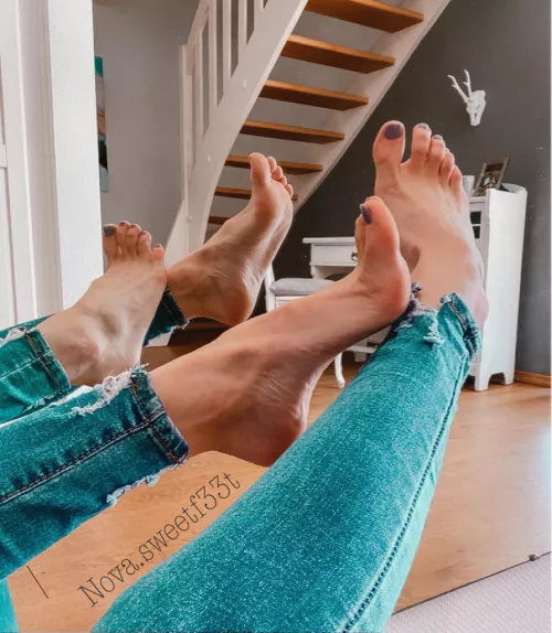 Mirror, mirror on the wall 👣 by Novasweetfeet