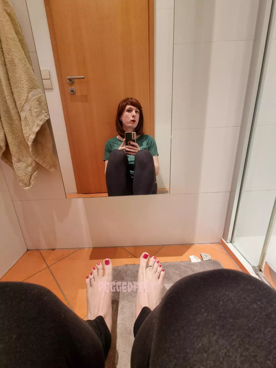 Mirror, mirror on the wall, am I pretty? like ... at all? posted by peggedfeet