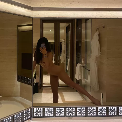 “Mirror, mirror, on the wall…” 😝 by roissy_o