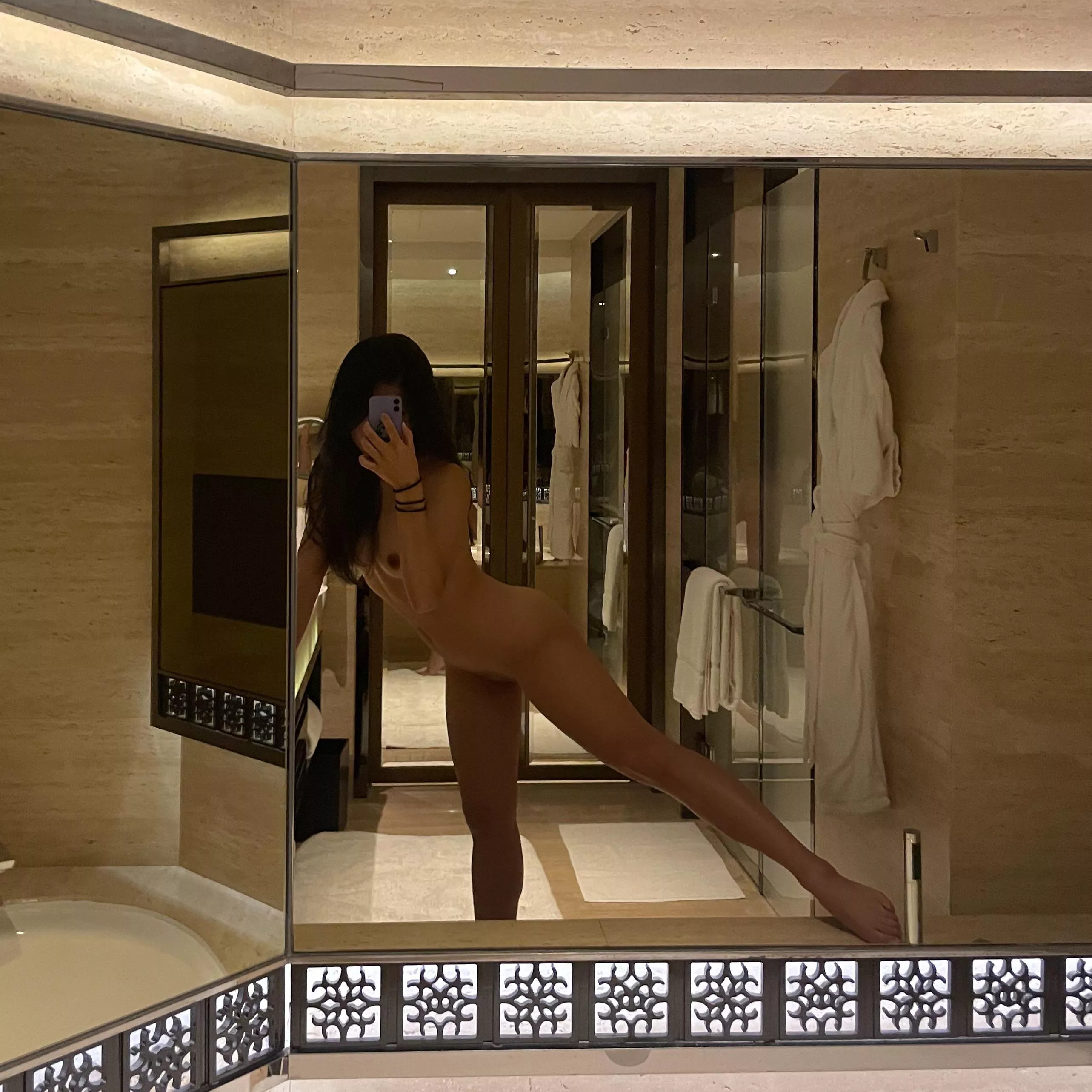 “Mirror, mirror, on the wall…” 😝 posted by roissy_o