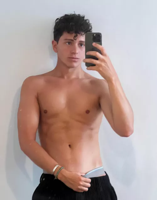 Mirror needs a scrub by nathanieljosephcroft