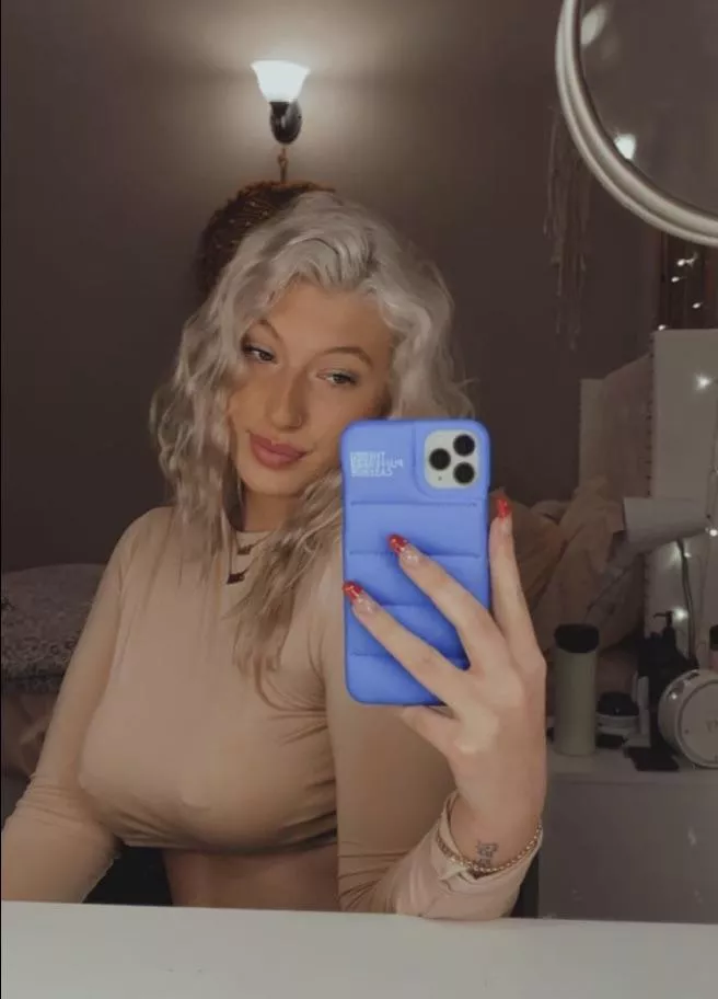 Mirror pic posted by EzziUchiha