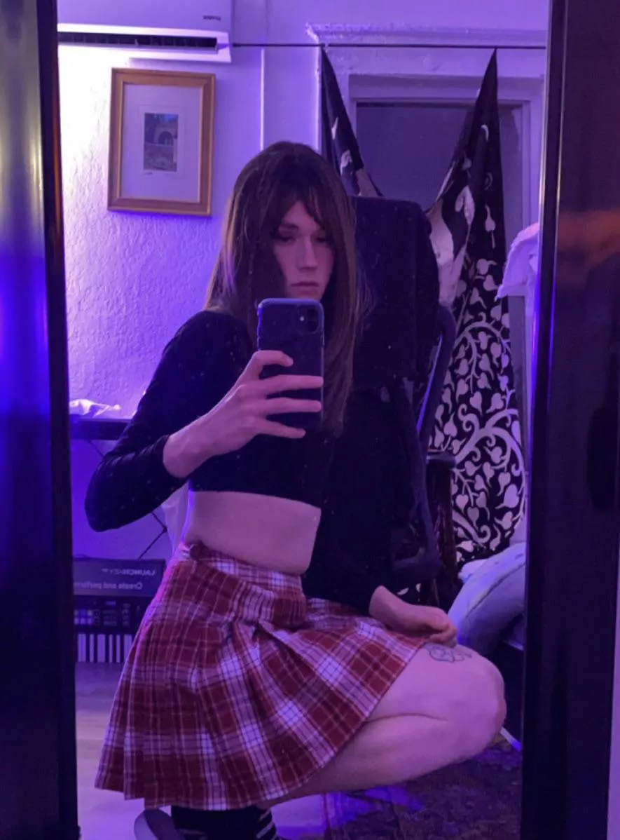 Mirror pic for the win 🖤 posted by amberbunny4