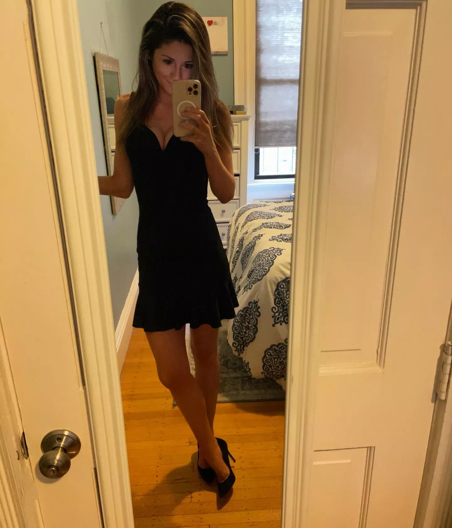 Mirror Selfie posted by gooningaccount