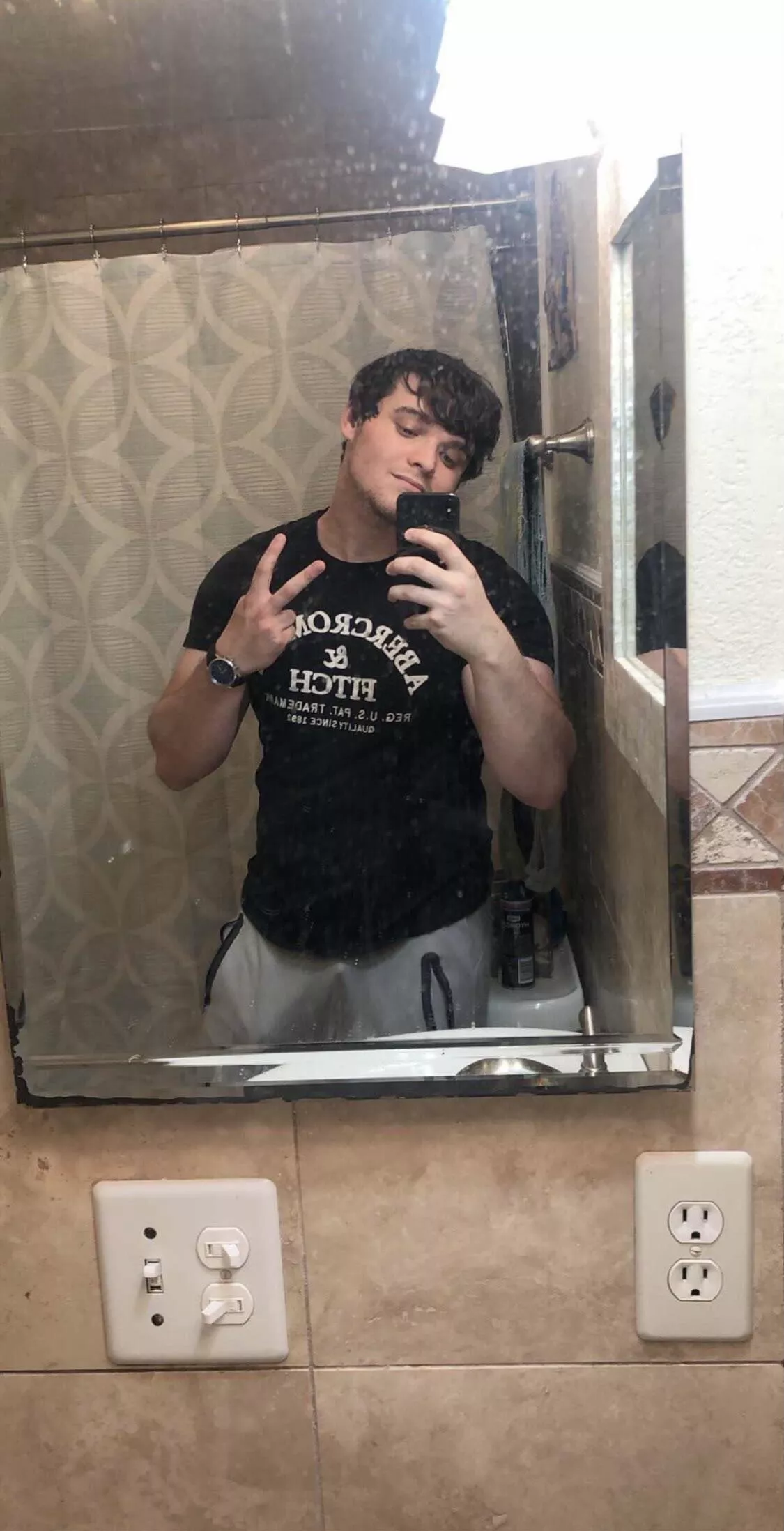 Mirror selfie ;) posted by Hvymtl1