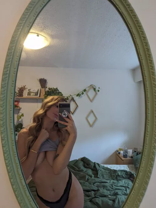 Mirror selfie by Rileydevineeee