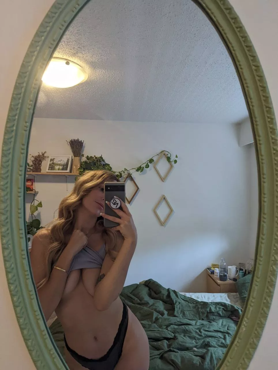 Mirror selfie posted by Rileydevineeee