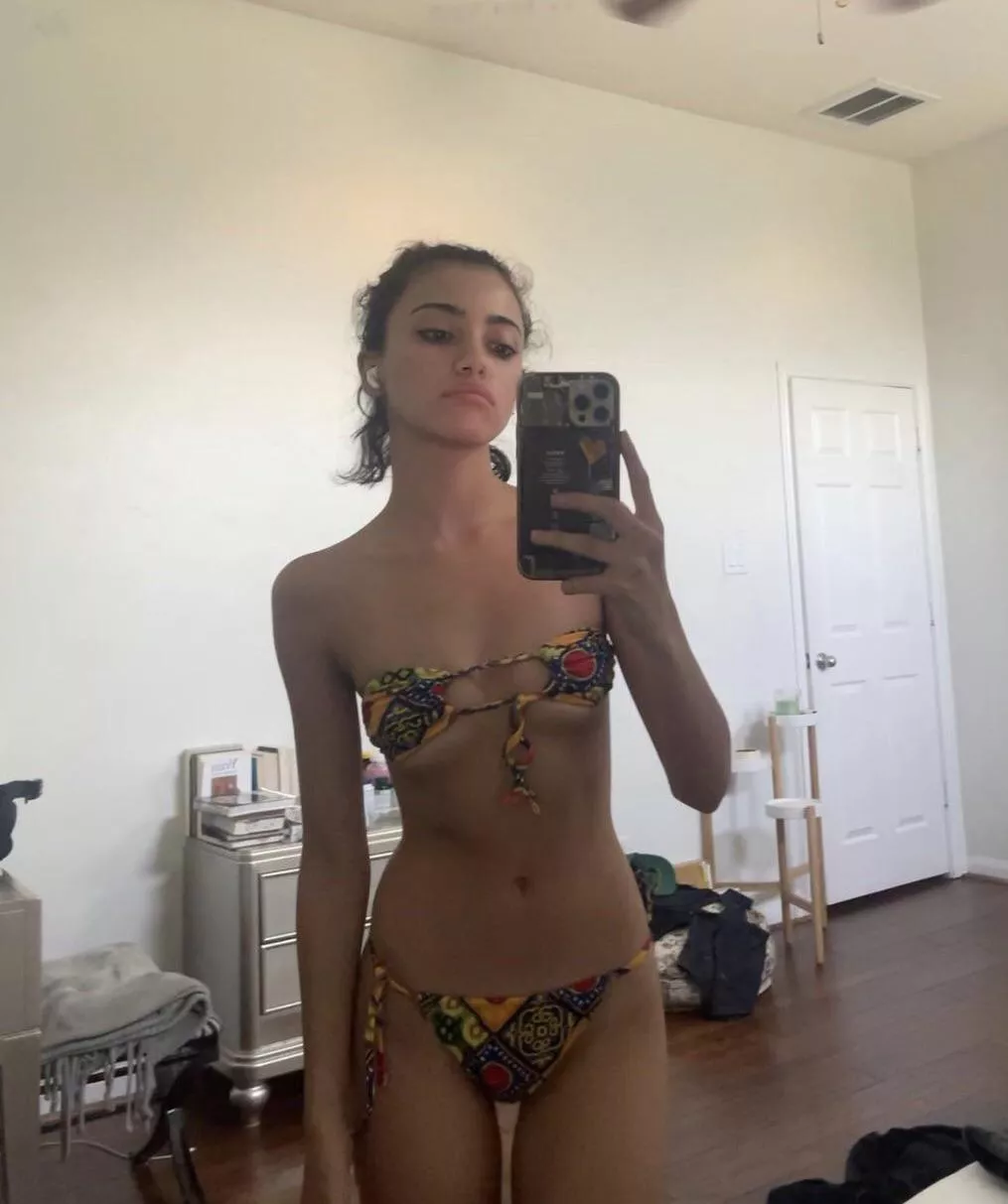 Mirror selfie (IRTR) posted by LireFck