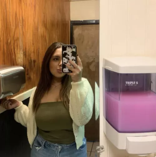 Mirror selfie by jseth384