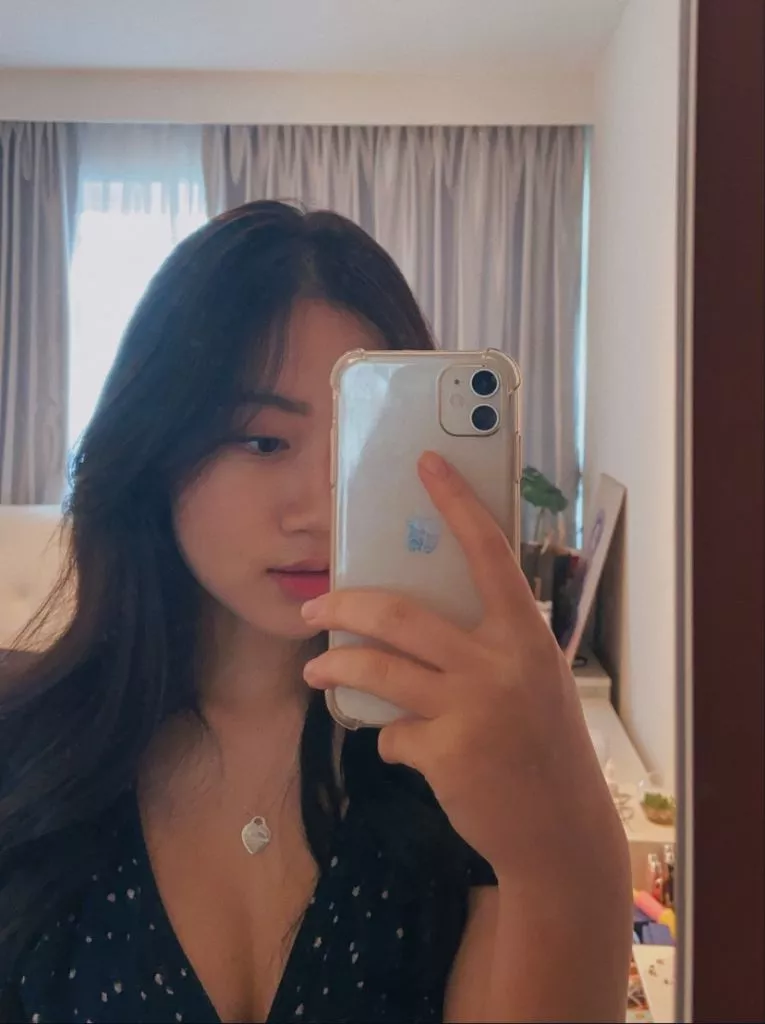 Mirror Selfie 🤳 posted by diuniasingcibai