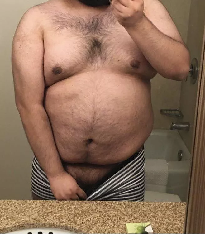 Mirror selfie posted by underfirst