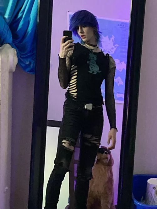 Miss early 2000s alt fashion omg… this is the kind of femboy I’m tryna be by qtblueboy