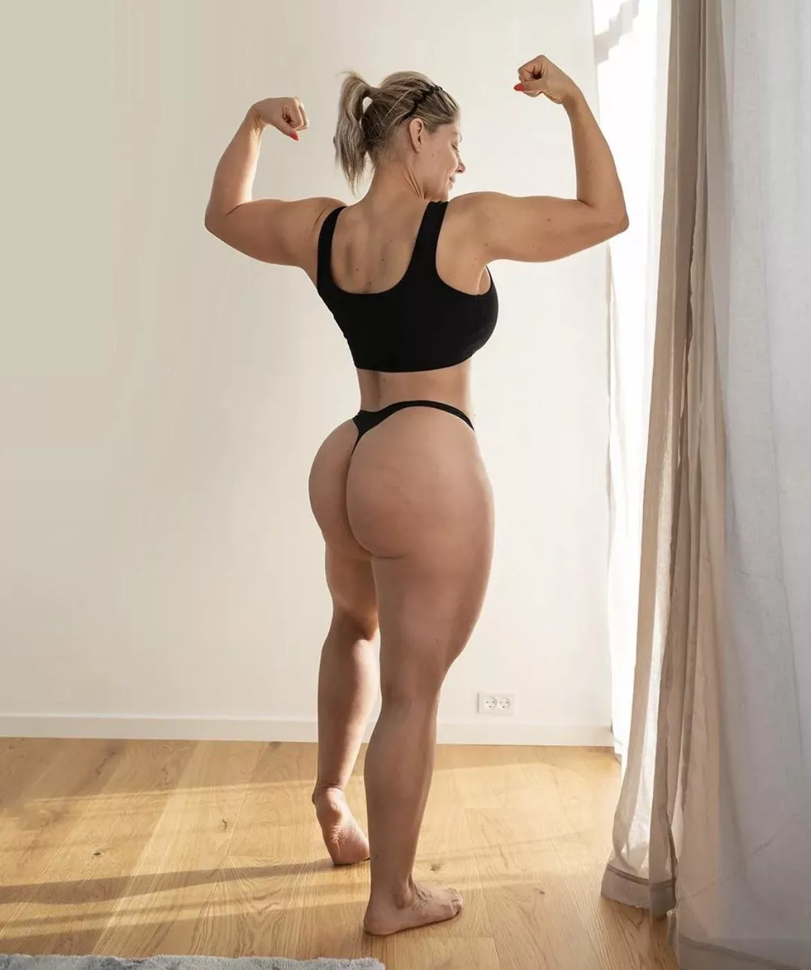 Miss Mia 🤤🤤 posted by Karel_09