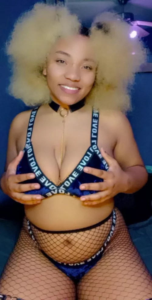 Mmm.. must be the sugar. by HNumbah1Monstah