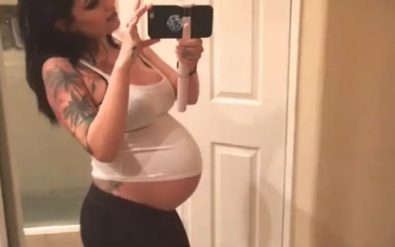 Mmmm… this shirt is gonna be a fucking crop top soon! With how big and huge my baby bump is gonna be. Who wants to help make it that way and have a little fun as a reward? 😘❤️❤️🤰🏻🤤🥵 by Karolina_laska_