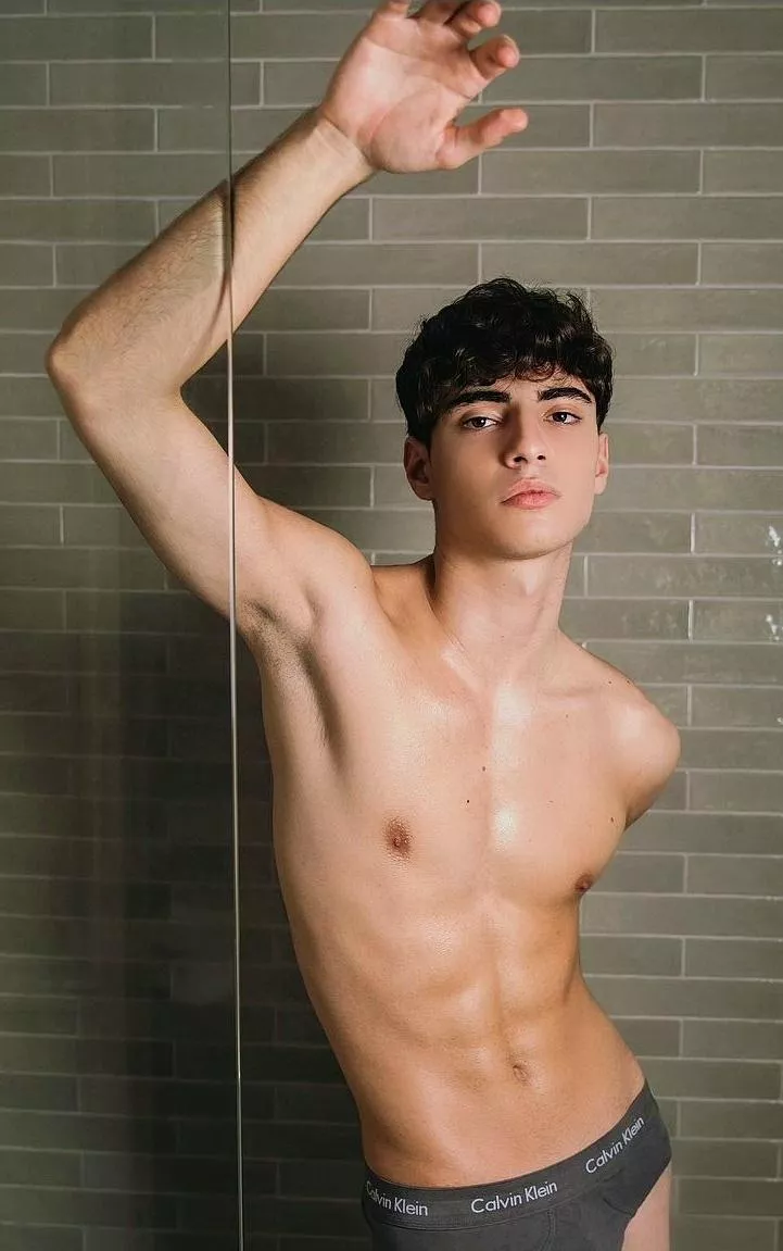 Model: Pablo...pic posted with permission from the photographer 📸 Jordan Ferreira posted by JaguarAccomplished15