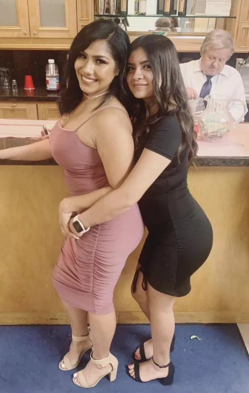 Mom and daughter by kinkykat977