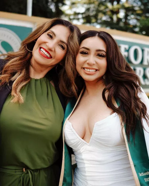 Mom and daughter by NOTtigerking